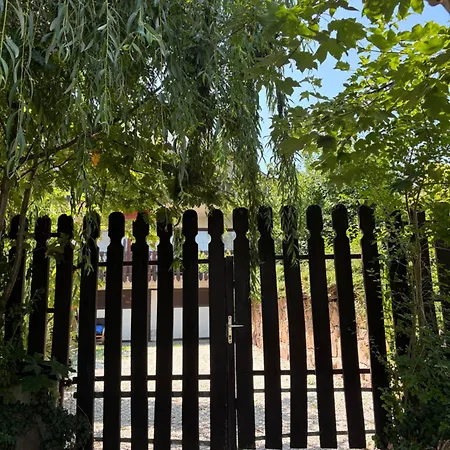 Somlyay's Summer House * 巴拉顿诺尔马迪