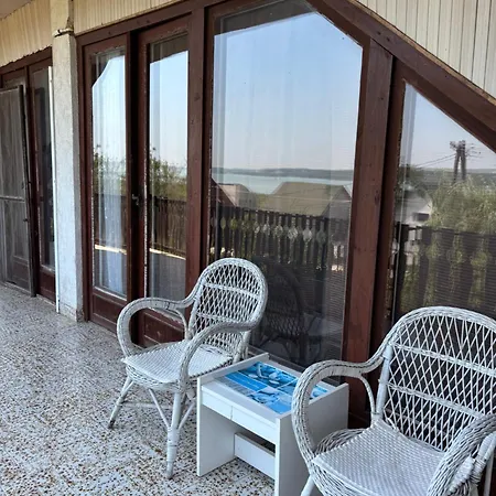 Somlyay's Summer House アパート Balatonalmádi