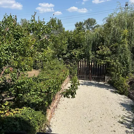 Somlyay's Summer House * 巴拉顿诺尔马迪