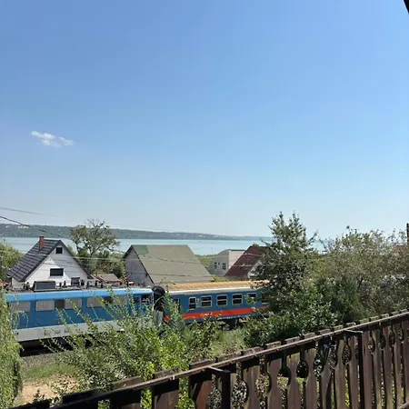 Somlyay's Summer House アパート