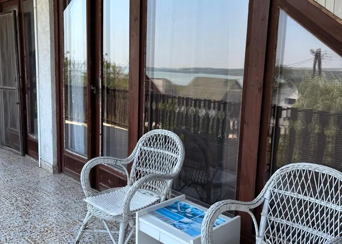Somlyay's Summer House Apartment Balatonalmádi